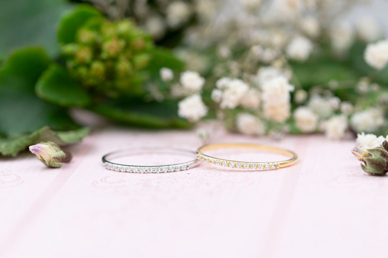 Demi-alliance ornée de 13 diamants 0,09ct GVS, Or blanc 750/1000