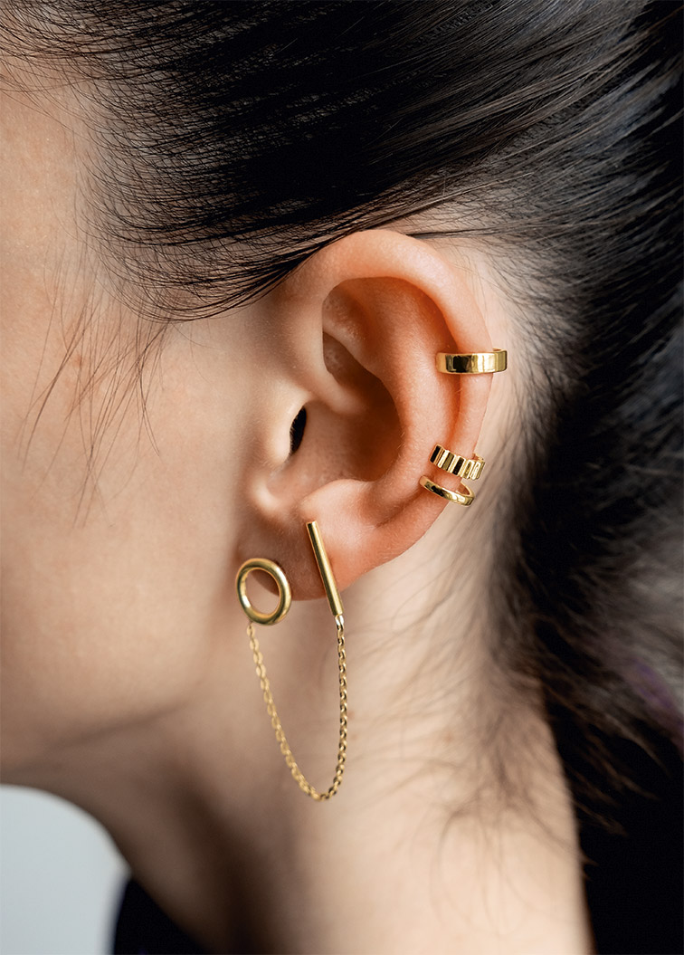 Boucle mini chaîne cercle torsadée et tige avec oxydes, argent 925/1000 doré (à l'unité)