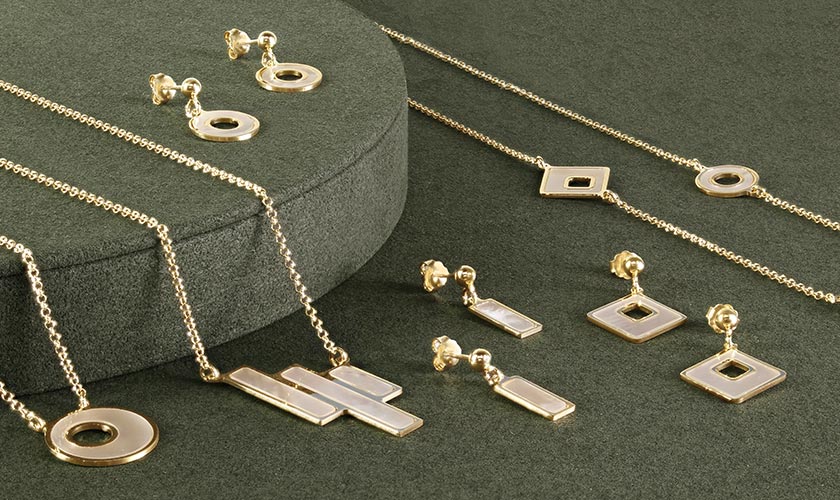 Collier avec rond ajouré en nacre, argent 925/1000 doré