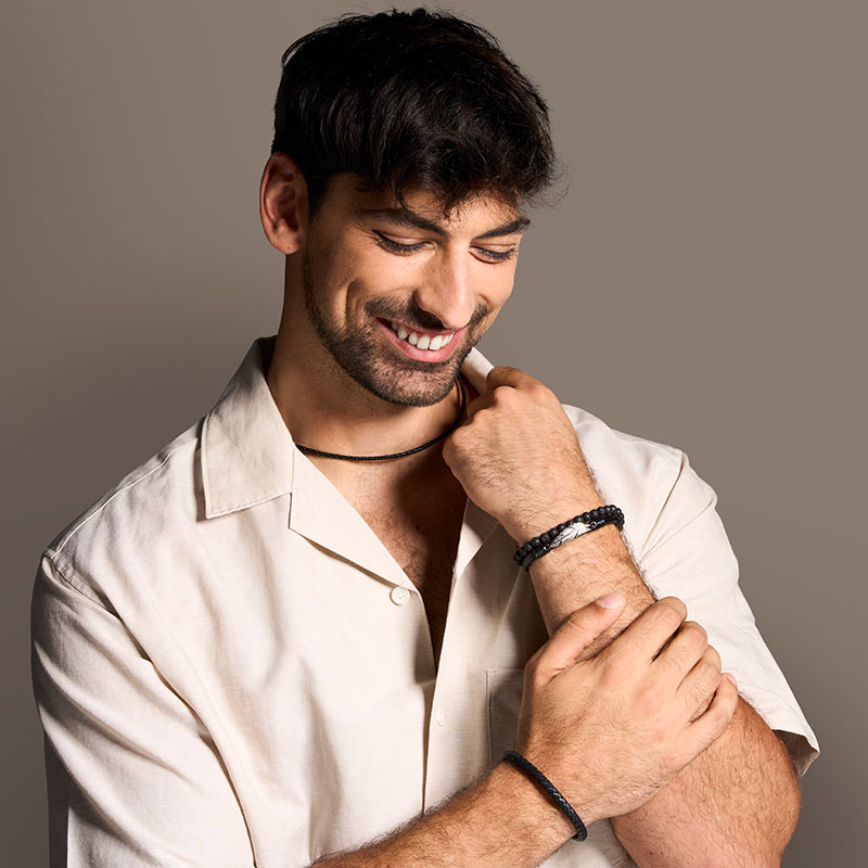 Bracelet tressé en cuir de bovin noir, avec fermoir en acier