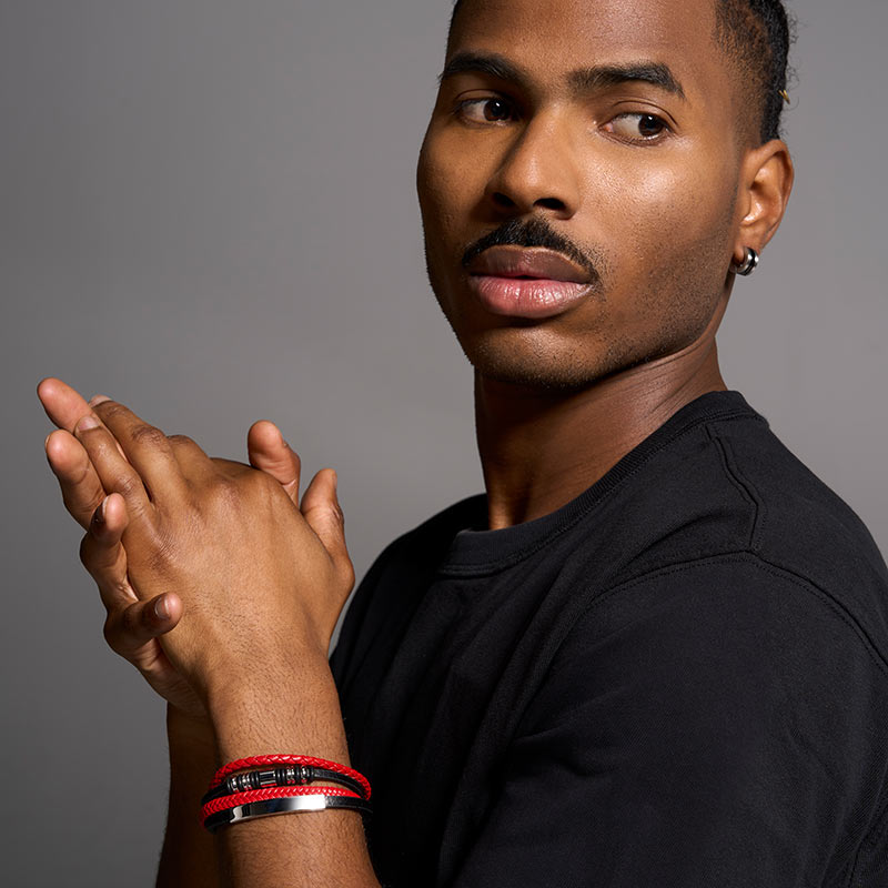 Bracelet 4 rangs cuir de bovin noir à motif, fermoir aimanté acier