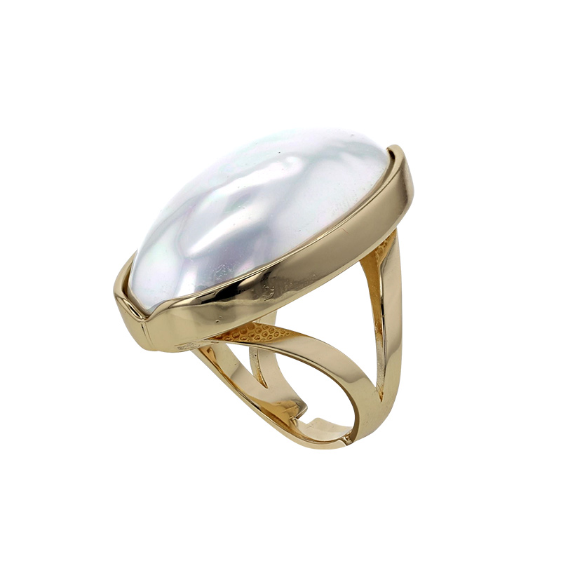Bague réglable ovale ornée dune grande perle de Majorque blanc nacré, laiton doré