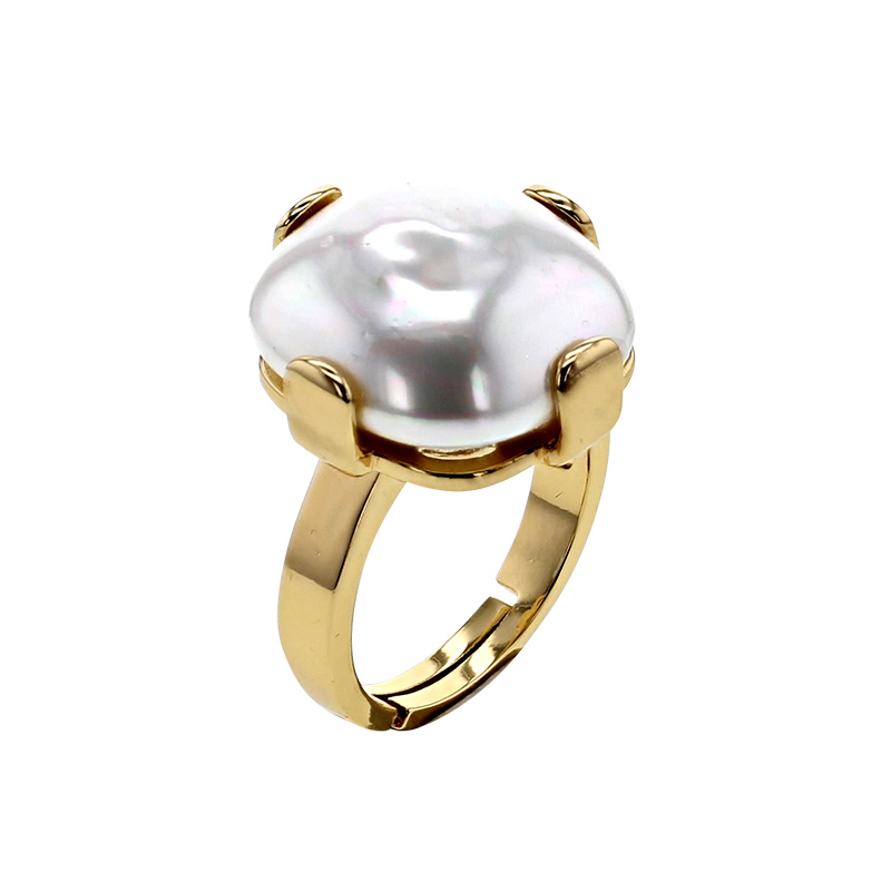 Bague réglable carré sertie 4 griffes perle de Majorque blanc nacré, laiton doré