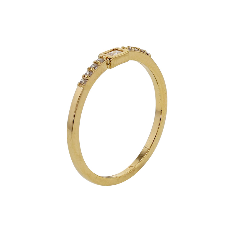 Bague oxyde taille rectangle serti clos et épaules empiérrées, plaqué or