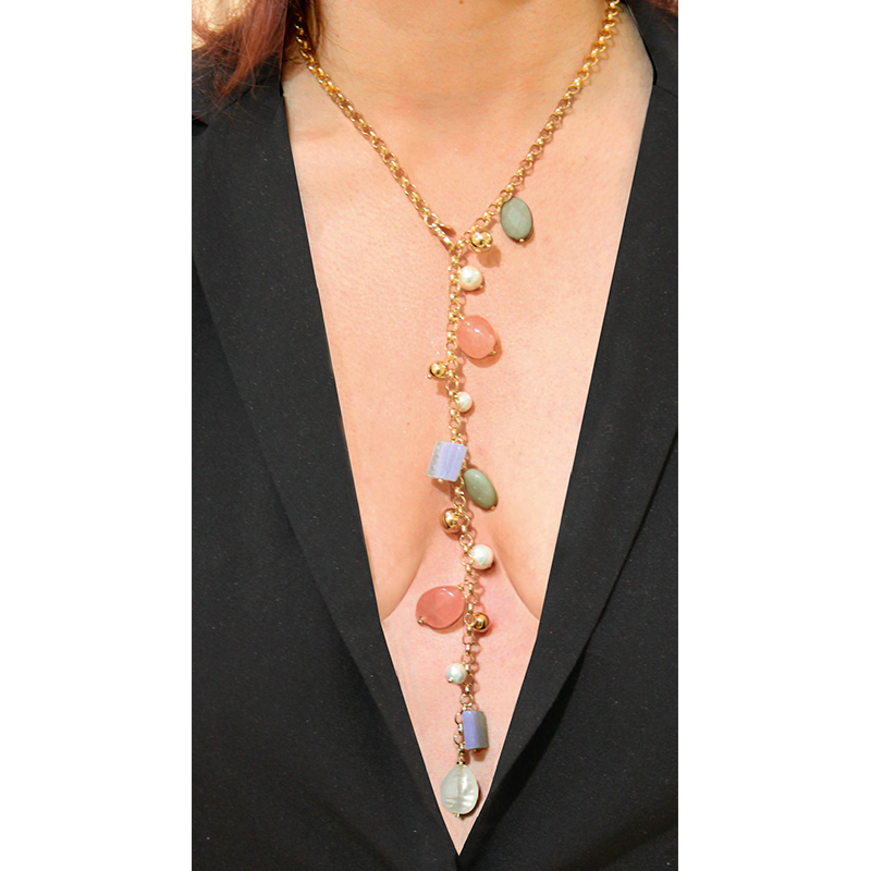 Collier lasso orné de perles cristal de couleurs et de perles de Majorque en laiton doré