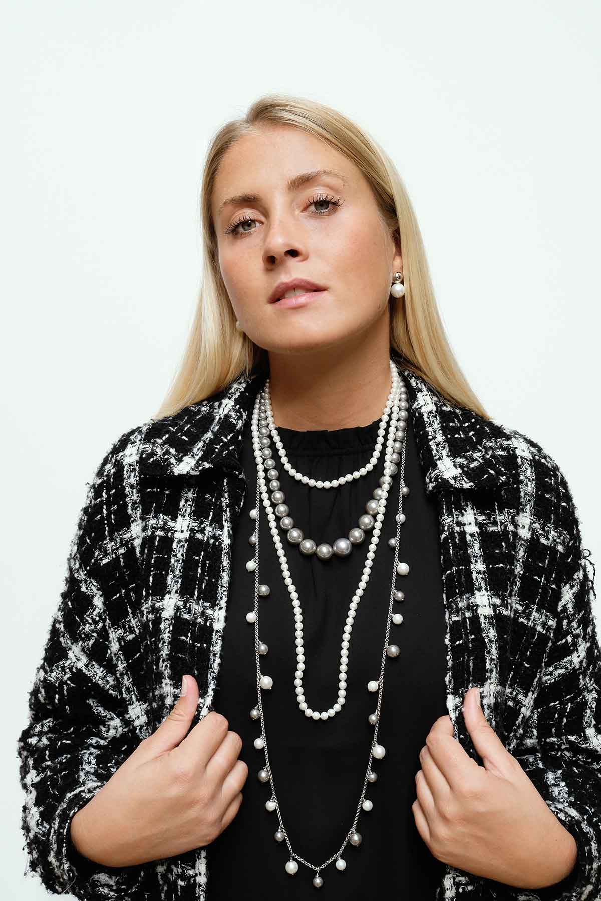 Sautoir à fermoir laiton doré en perles de Majorque blanches