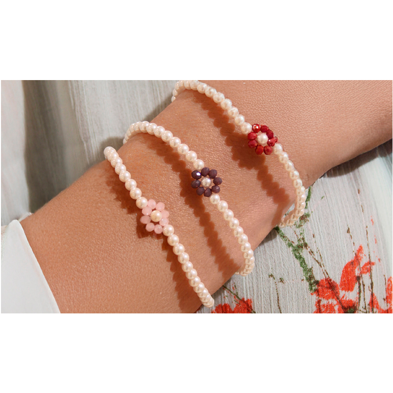 Bracelet élastique perles cristal et nacre de Majorque, fleur cristal noire