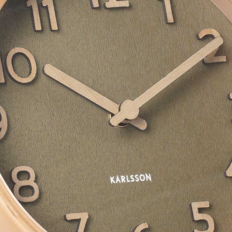 Horloge de table ronde en bois clair, cadran vert kaki aiguilles bois