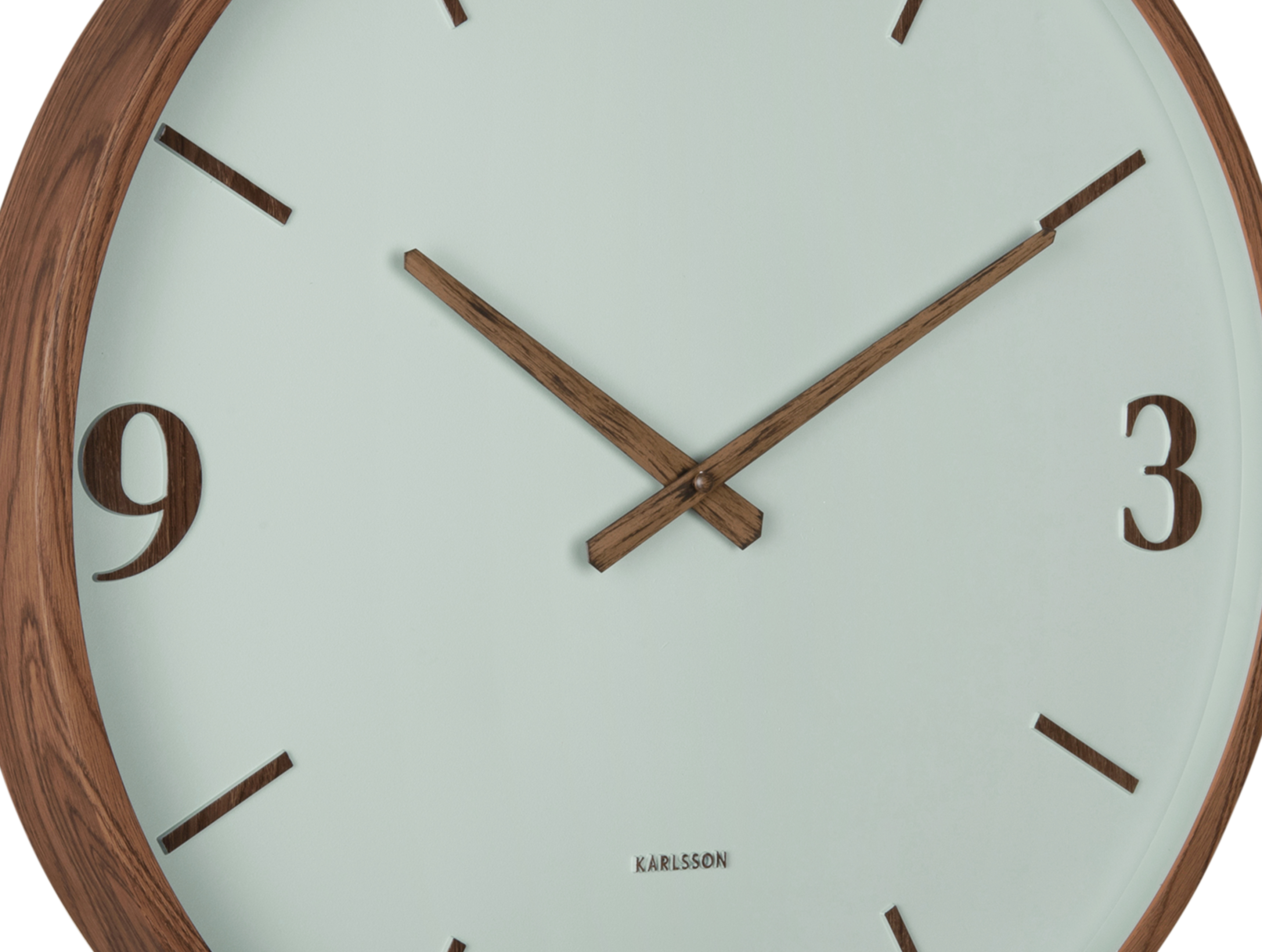 Horloge murale couleur bois et cadran vert pâle