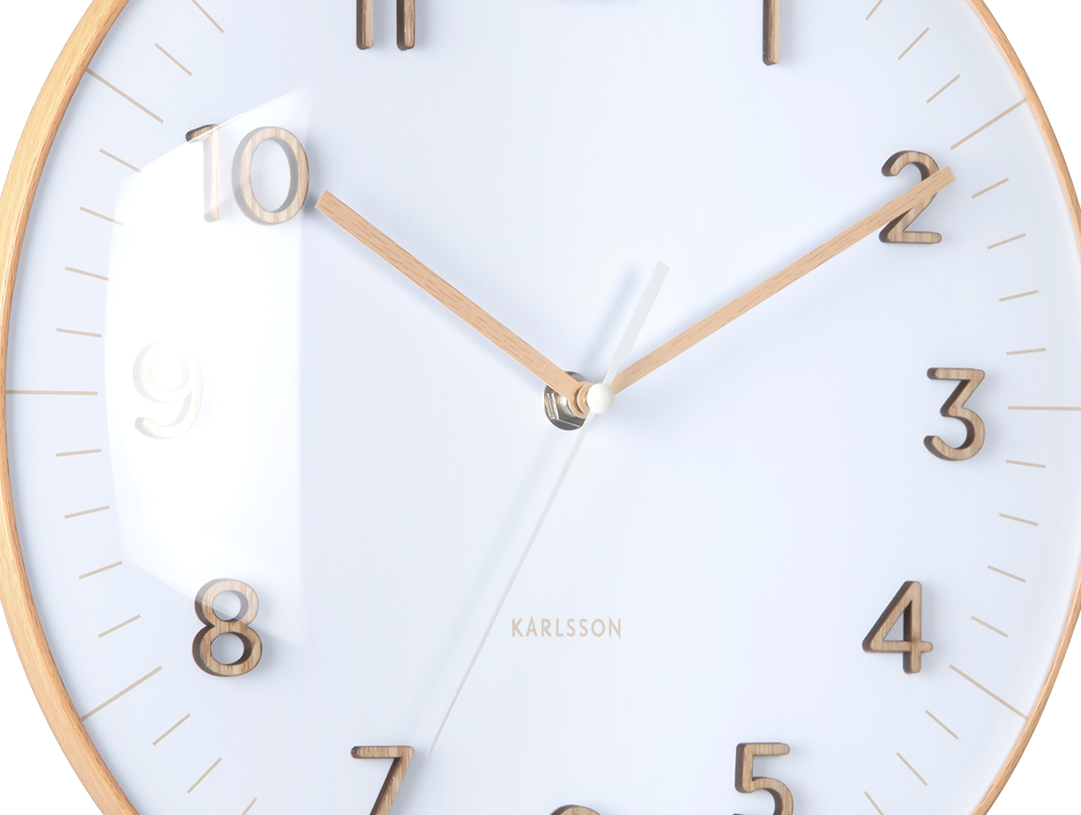 Horloge murale ronde noir, cadran bombé et chiffres en bois naturel