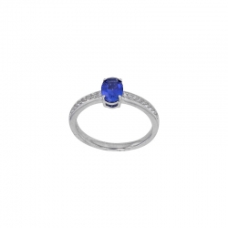 Solitaire oxyde bleu saphir taille ovale, épaulé d'oxydes, argent 925/1000 rhodié