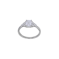 Solitaire oxyde taille rectangle 7x5mm, épaulé par 6 oxydes, argent 925/1000 rhodié